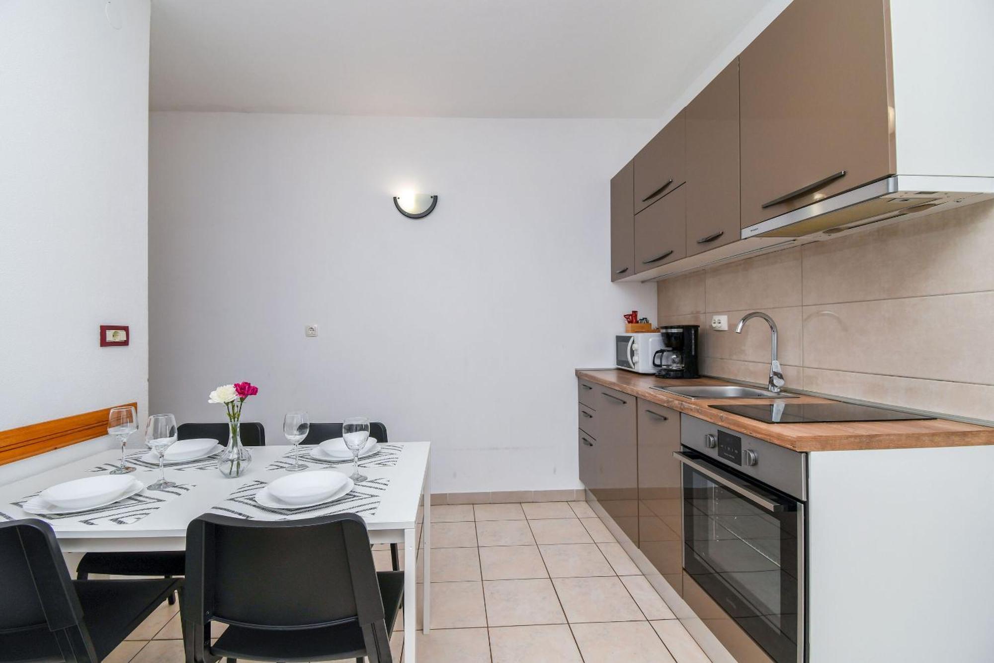 Apartment Mara โตรกีร์ ภายนอก รูปภาพ