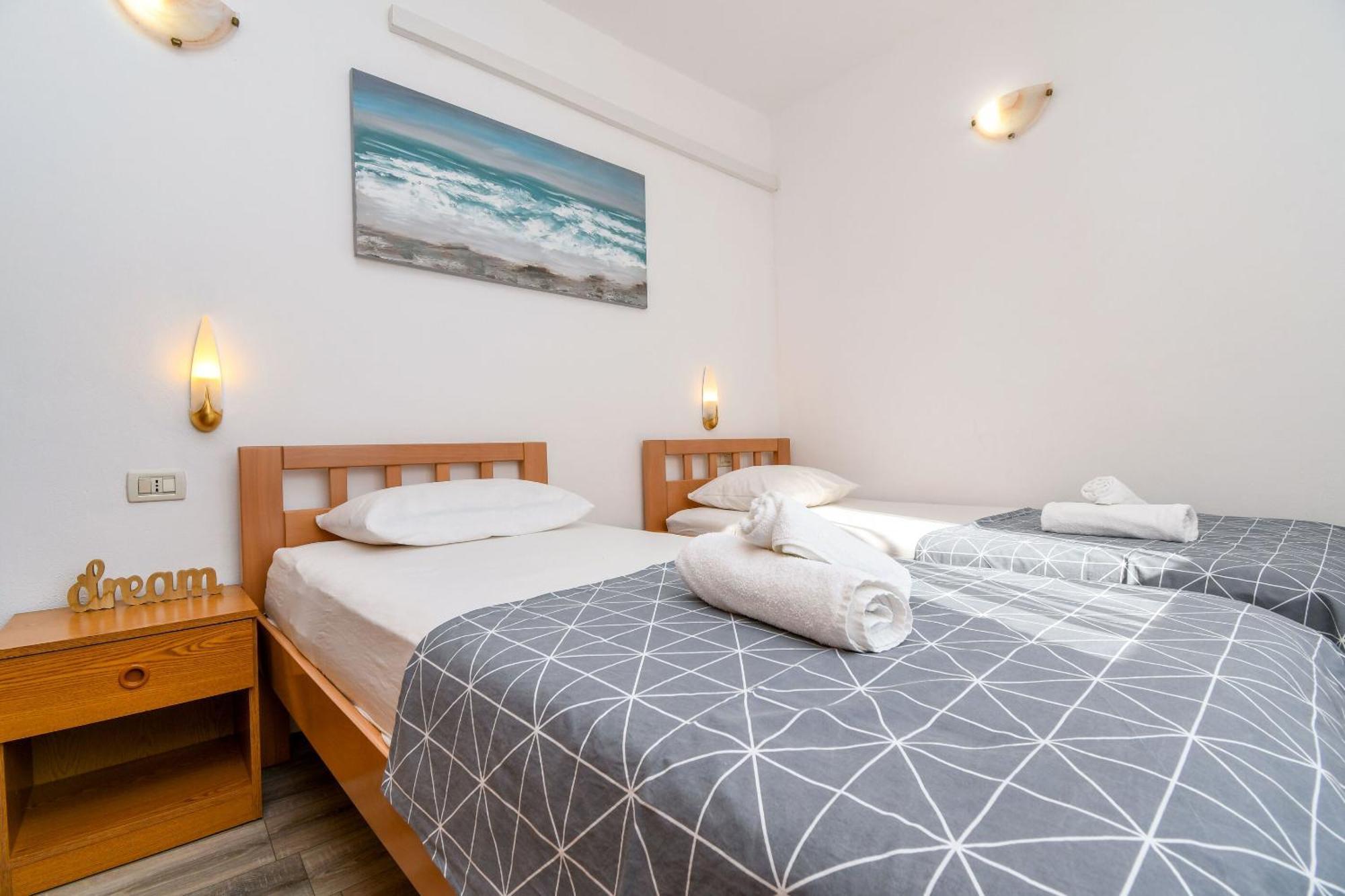 Apartment Mara โตรกีร์ ภายนอก รูปภาพ