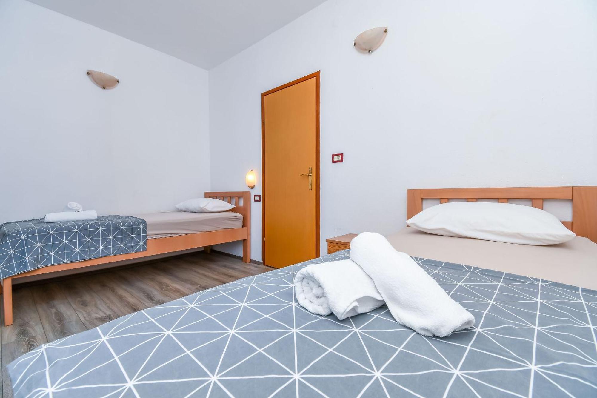 Apartment Mara โตรกีร์ ภายนอก รูปภาพ
